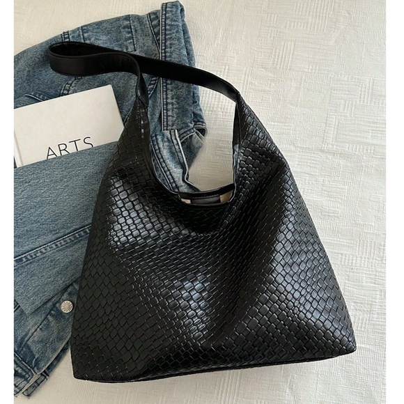 Luxe Vegan Leather Textured Shoulder Bag Set - Picture 4 of 13